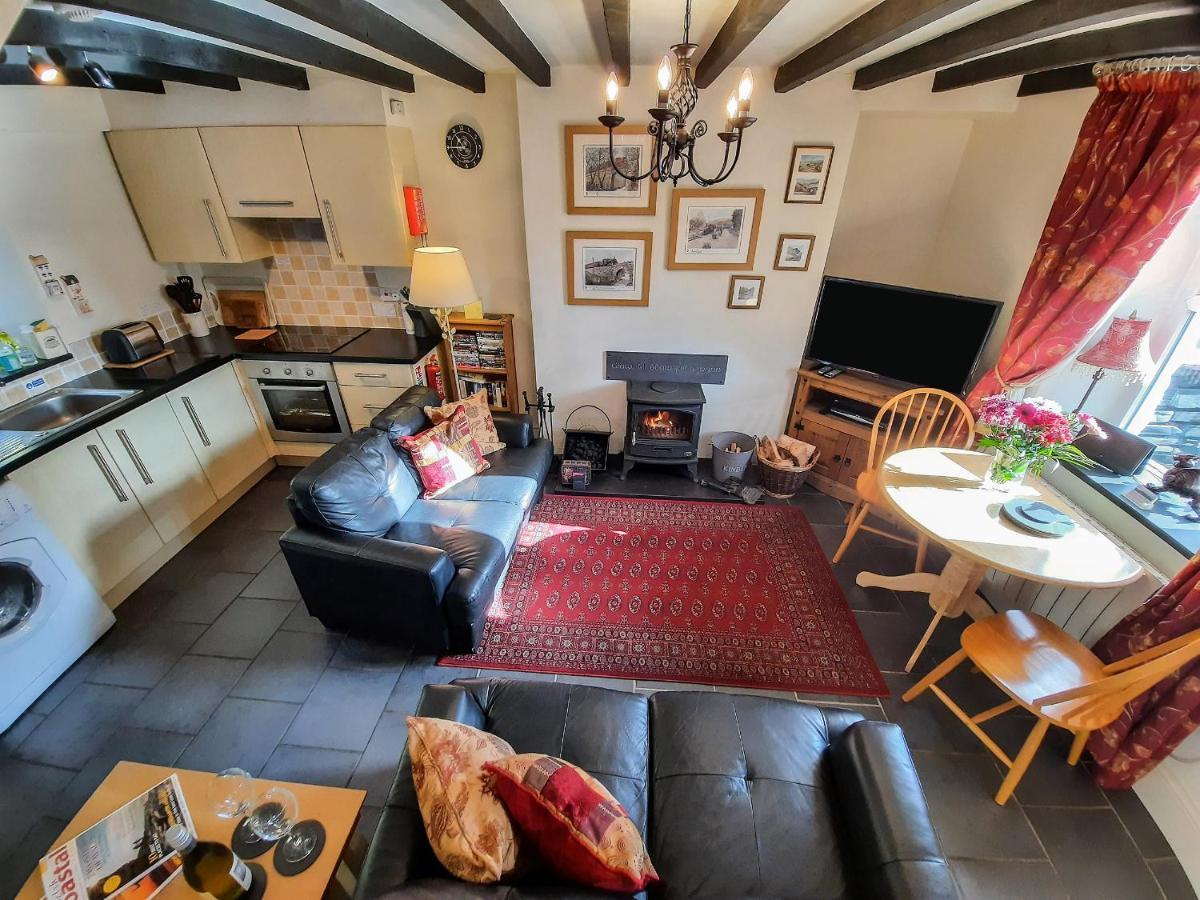 Bwthyn Ger Afon Riverplace Cottage 블레노페스티니오그 외부 사진