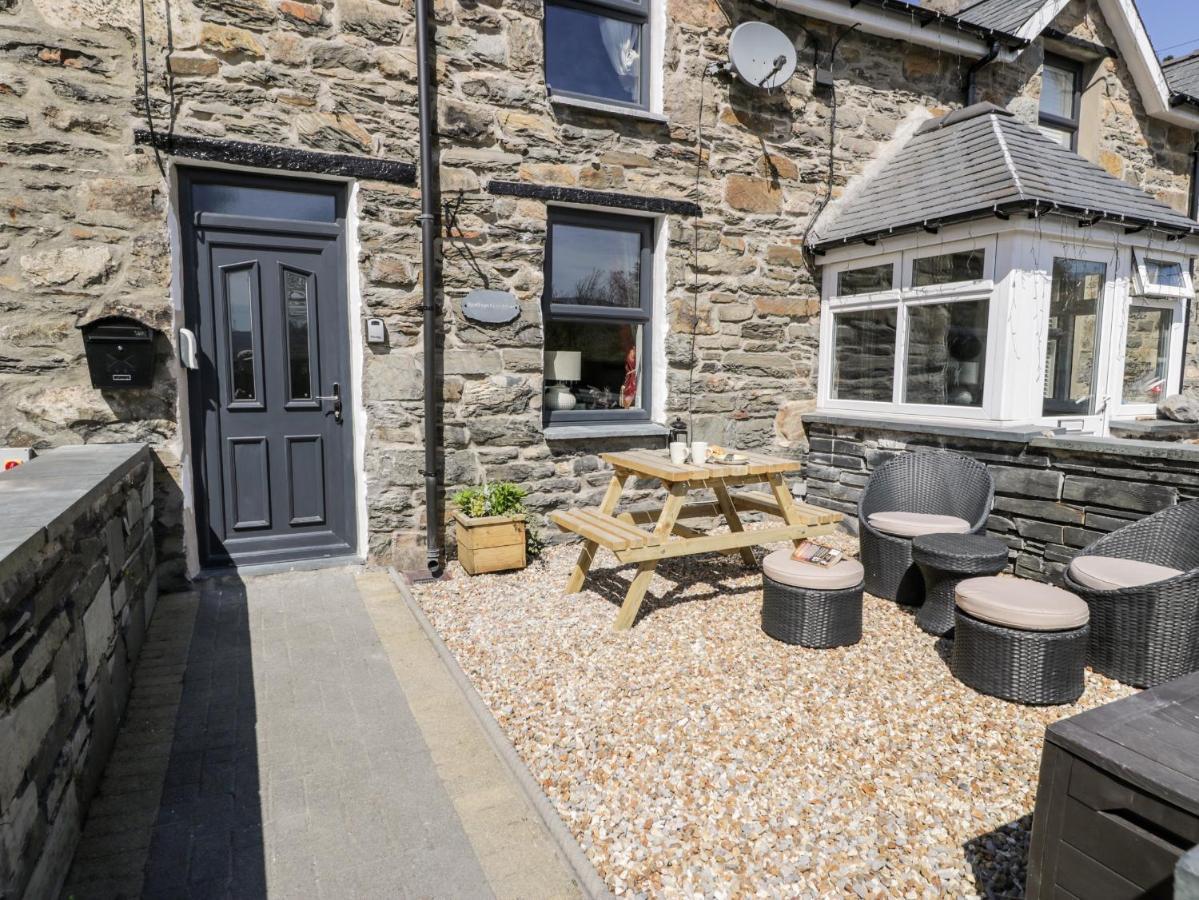 Bwthyn Ger Afon Riverplace Cottage 블레노페스티니오그 외부 사진