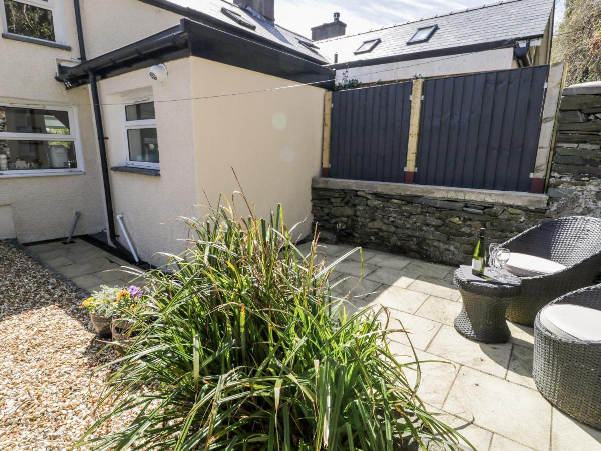 Bwthyn Ger Afon Riverplace Cottage 블레노페스티니오그 외부 사진