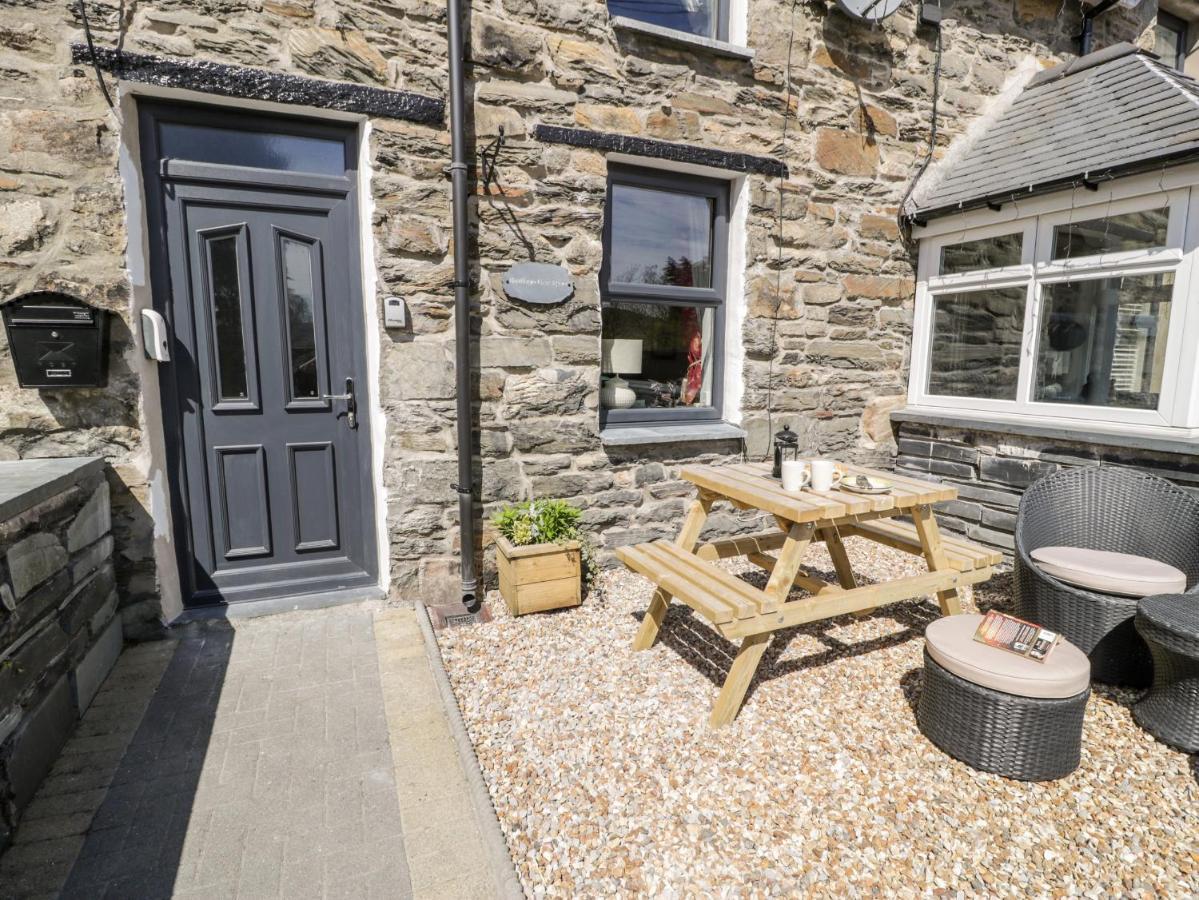 Bwthyn Ger Afon Riverplace Cottage 블레노페스티니오그 외부 사진