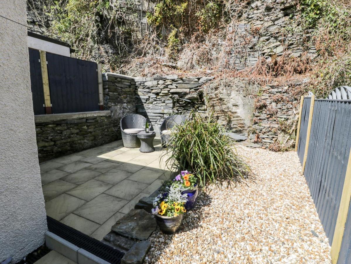 Bwthyn Ger Afon Riverplace Cottage 블레노페스티니오그 외부 사진