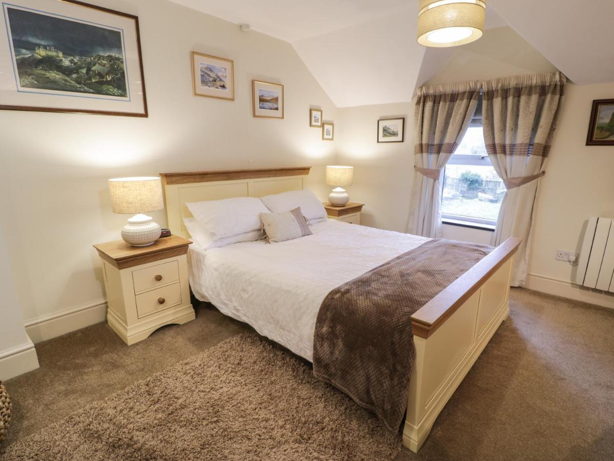 Bwthyn Ger Afon Riverplace Cottage 블레노페스티니오그 외부 사진