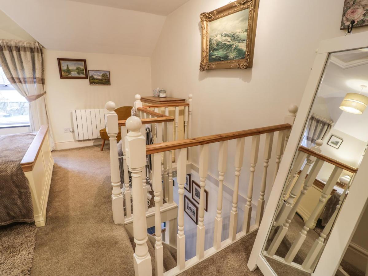 Bwthyn Ger Afon Riverplace Cottage 블레노페스티니오그 외부 사진